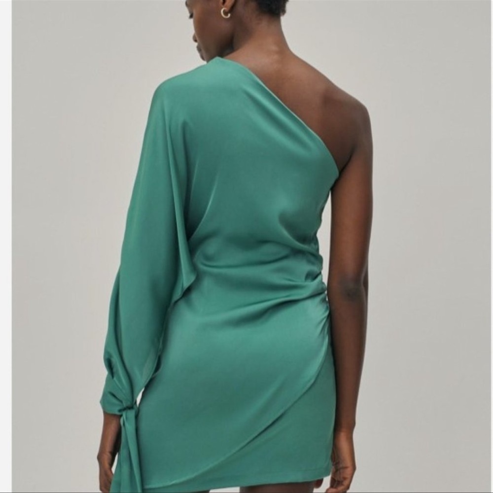 Brand New Nasty Gal Asymmetric Satin Mini​​​ - Picture 2 of 2